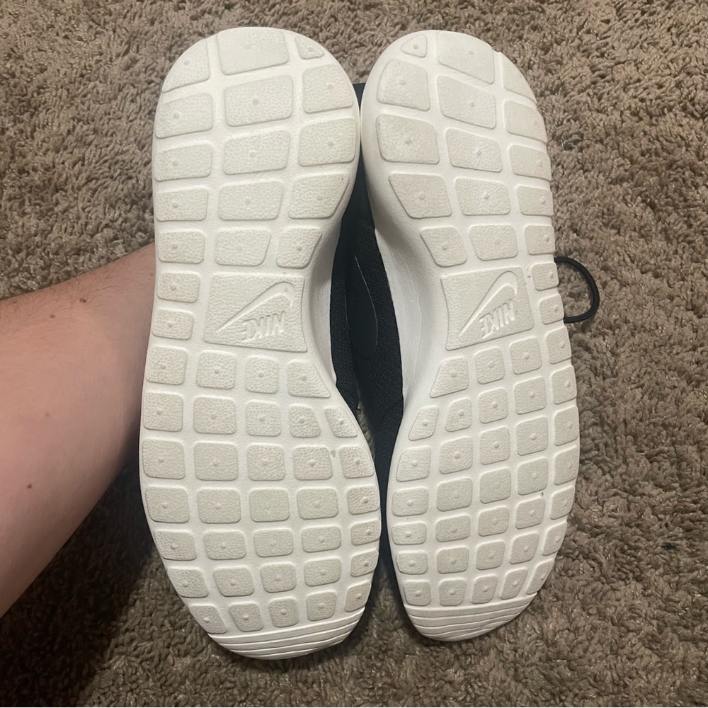 Nike Black and White Sneakers - Picture 5 of 6